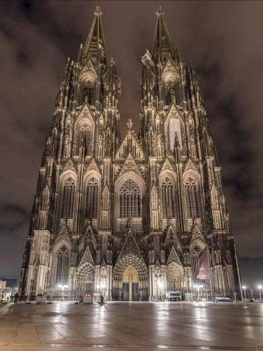 Dom bei Nacht